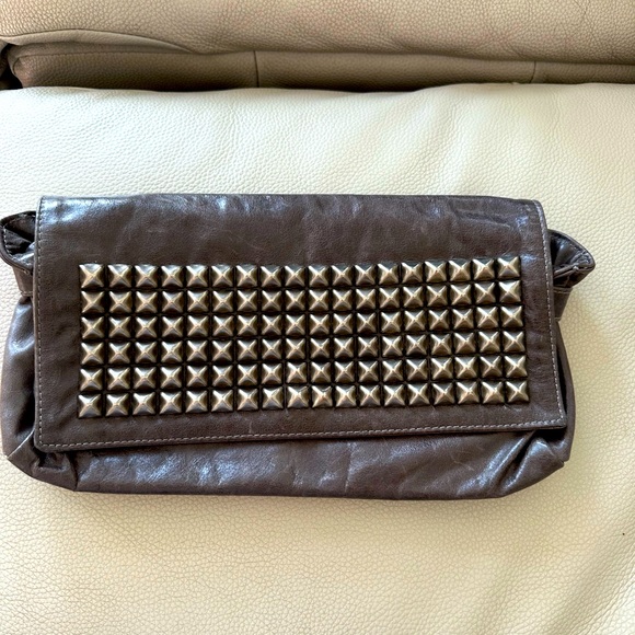 Rylie Malibu studded clutch - Picture 1 of 8
